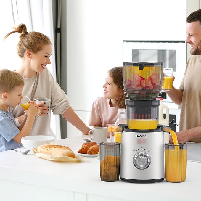 5 Smoothie Recipes to Start Your Day Right + Blender Buying Guide