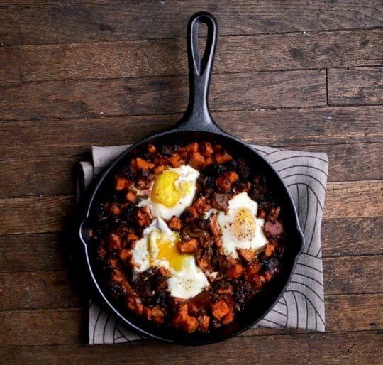 Lodge Seasoned Cast Iron Skillet - PFAS-Free, Non-Toxic Cookware - Use with an Oven, Stove, Grill, or Campfire - Naturally Non-Stick & Oven Safe - 9 Inches