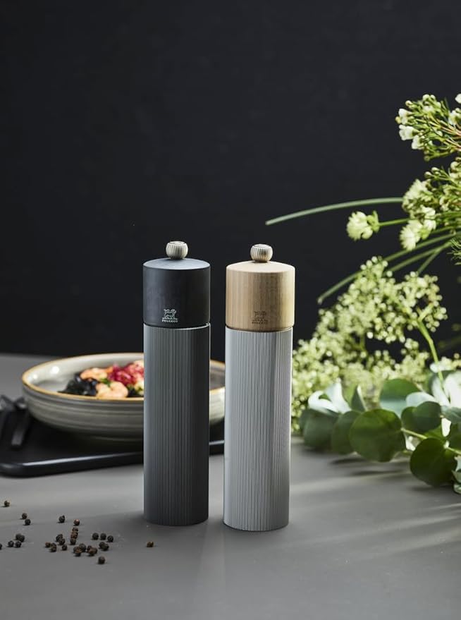 Manual Pepper Mill in Aluminium and Wood, Carbon, 8,66in