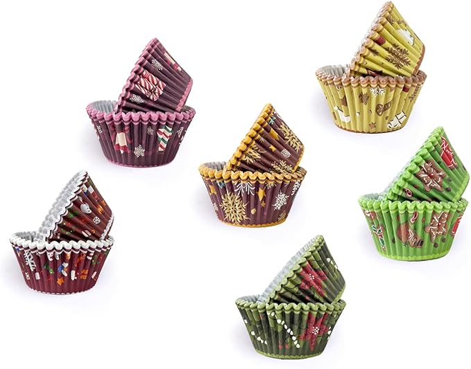 qiqee Christmas Standard Cupcake Liners Cupcake Cups 300-Count Food Grade Gradient 6 Design Christmas Gingerbread Man Cupcake Papers Baking Cups Cupcake Wrappers(Standard Size)