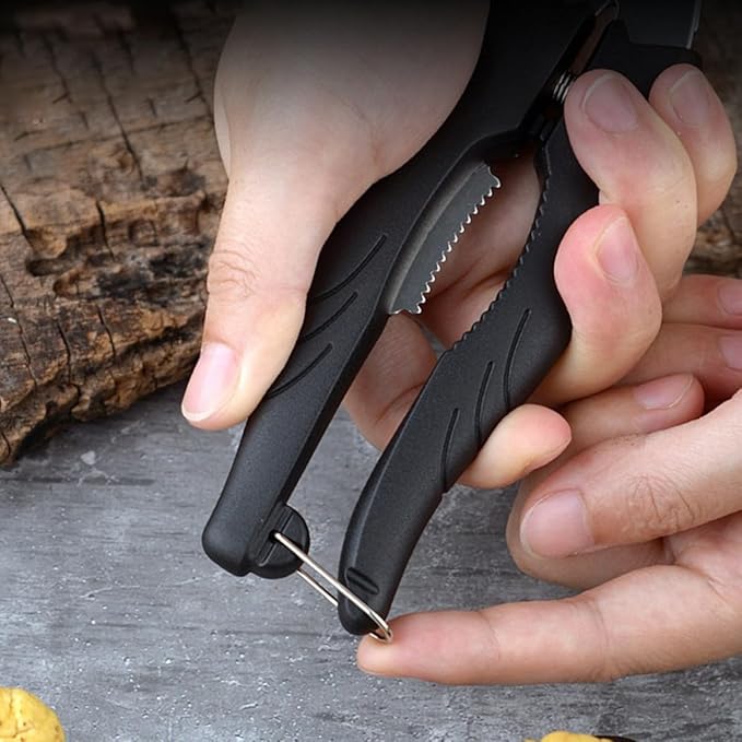 Heavy Duty Walnut Cracker and Chestnut Opener Tool, Black Metal Nutcracker with Portable Sheller Function for Hazelnut and Pistachio Peeling, Kitchen Specialty Gadget for Home Use