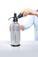 iSi North America Classic Sodamaker Set with Soda Siphon Chargers, 50-Pack - Stainless Steel 1-Quart Sparkling Water System & CO2 Carbonation Chargers for Carbonated Drinks, Juices, Cocktails