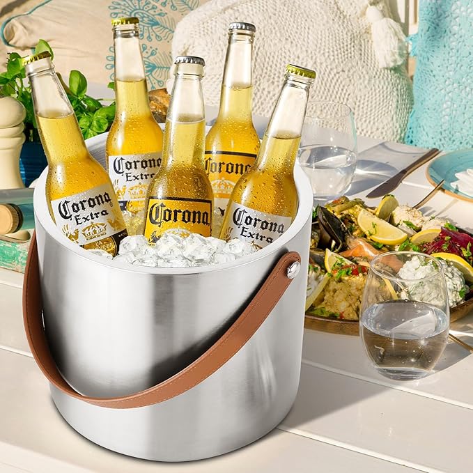 Bakpoco 4L Ice Bucket with Lid, Scoop,Tongs & Strainer, Stainless Steel Double Wall Insulated Ice Buckets for Parties & Cocktail Bar, Large Outdoor Champagne Ice Container, Light Brown Handle