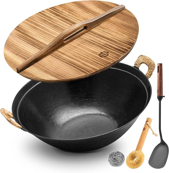 WANGYUANJI 14.2 Inch Cast Iron Wok with Wooden Lid and Iron Spatula, Flat Bottom Double-Handle Chinese Stir Fry Pan, Uncoated Cast Iron Wok for Induction, Gas and Electric Stoves