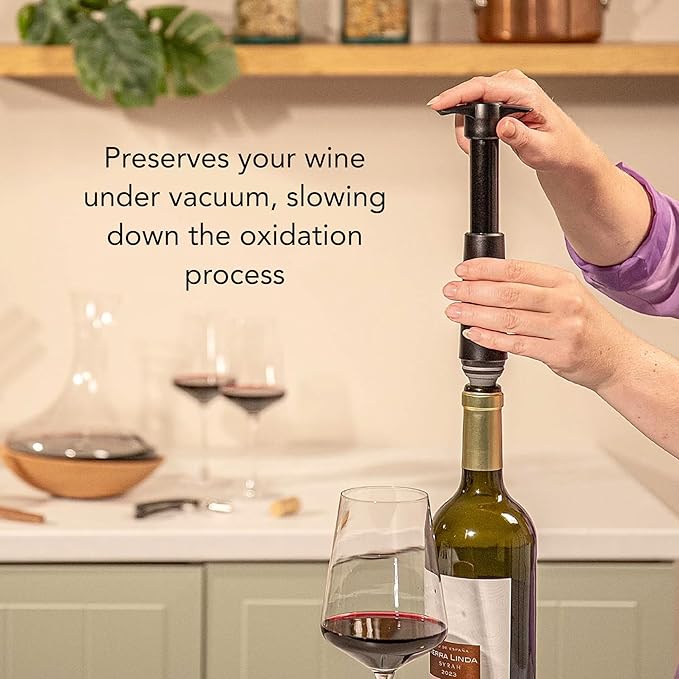 Vacu Vin Wine Saver Concerto - Black - 1 Pump 2 Stoppers - Wine Stoppers for Bottles with Vacuum Pump - Reusable - Made in the Netherlands