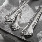 Oneida Silverware Set, Azalea 20 Piece Everyday Flatware Set, Service For 4, 18/0 Stainless Steel, Floral Design, Dishwasher Safe, Mirror Finish, Knives Spoons And Forks Sets (Silver, 20 Piece)