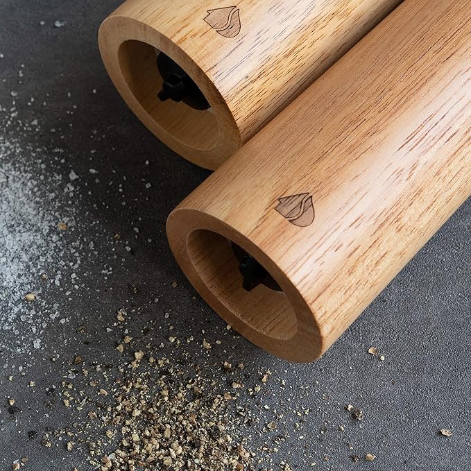 Navaris Salt and Pepper Mill Set - Adjustable Rubber Wood Salt and Pepper Grinders Shakers with Ceramic Grinding Core for Home, Restaurants - Design 1